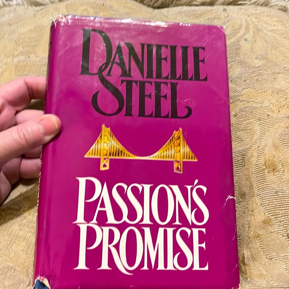 📚2/$14; 3/$16; 4/$18; 5/$20 ADD $2 for any additional books! Danielle Steel